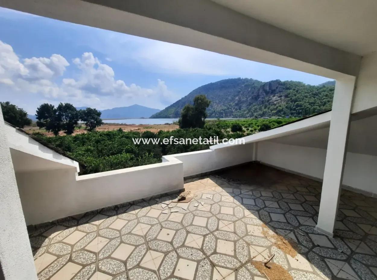 1 570 M2 Grundstück In Köyceğiz Çandır, Muğla, Schwimmbad, Seeblick Triplex Zu Verkaufen