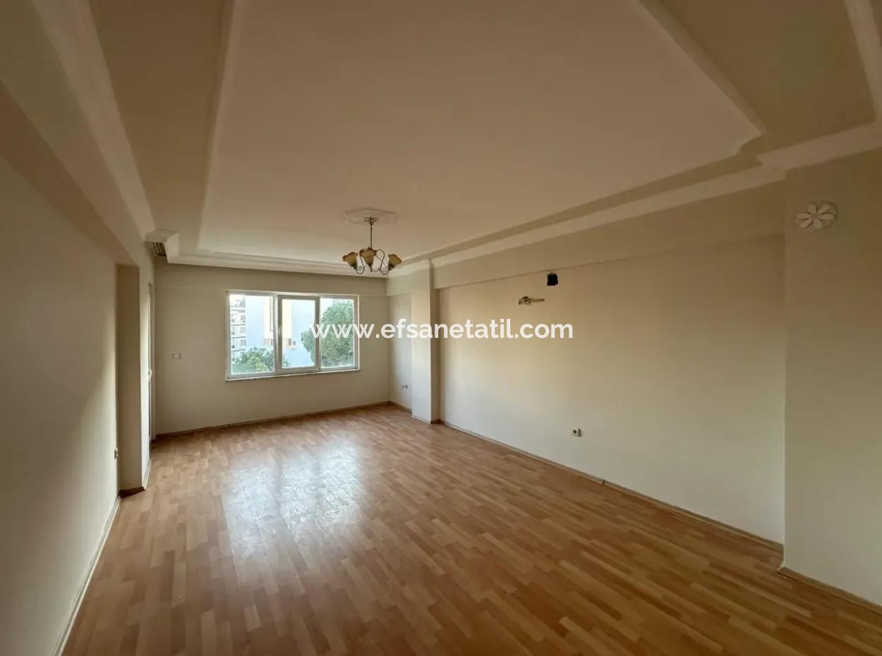 Boulevard Fassade 3 1 Wohnzimmer- Und Küchenwohnung Zum Verkauf