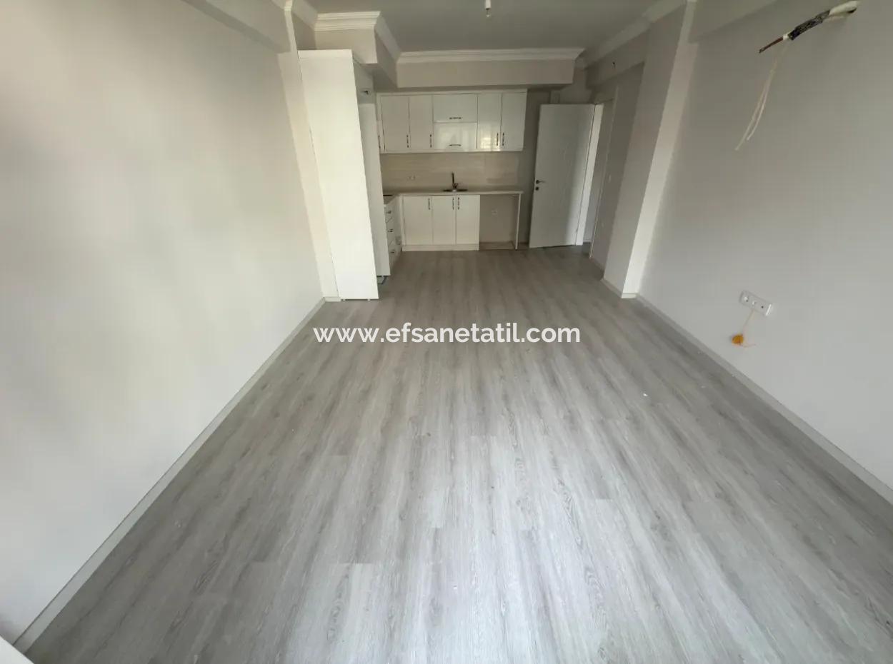 1 1 Geräumige, Brandneue Wohnung Zum Verkauf In Einem Komplex Mit Pool In Der Nähe Des Zentrums Von Ortaca.