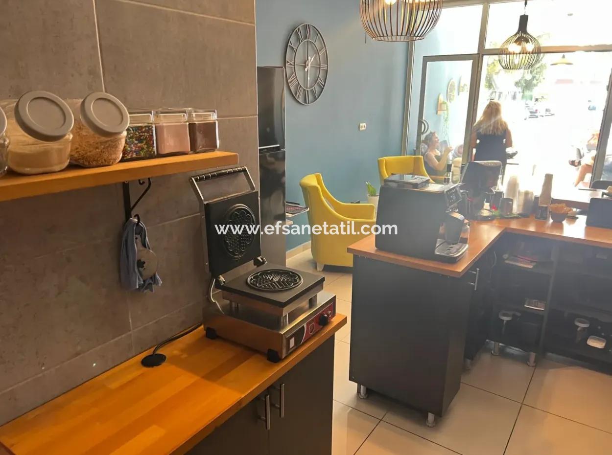 Workplace Cafe In Der Nähe Des Sees Im Zentrum Von Muğla Köyceğiz Steht Zum Verkauf