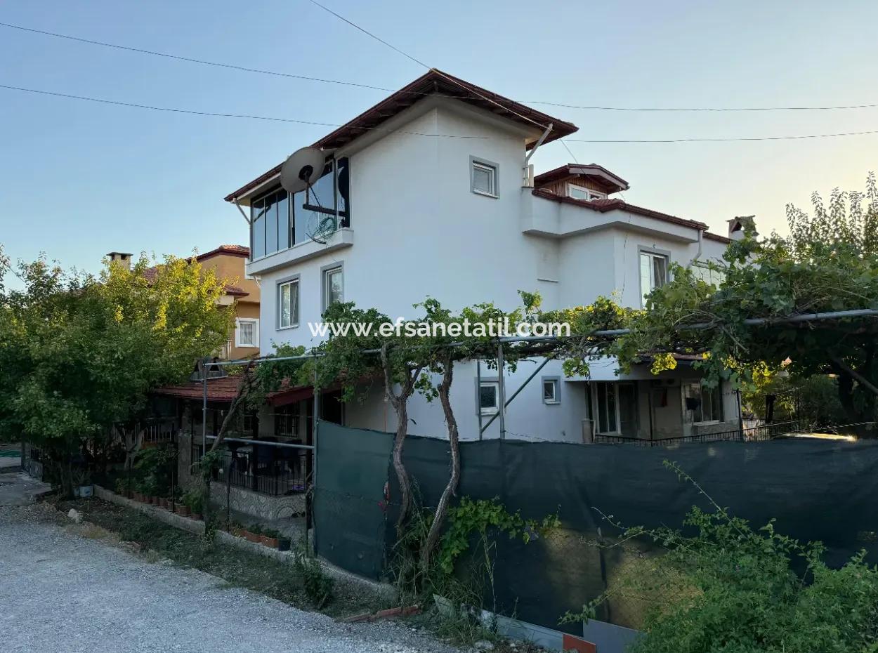 Ein Freistehendes 2,5-Stöckiges Gebäude An Der Dalyan-Straße In Ortacada Steht Zum Verkauf.