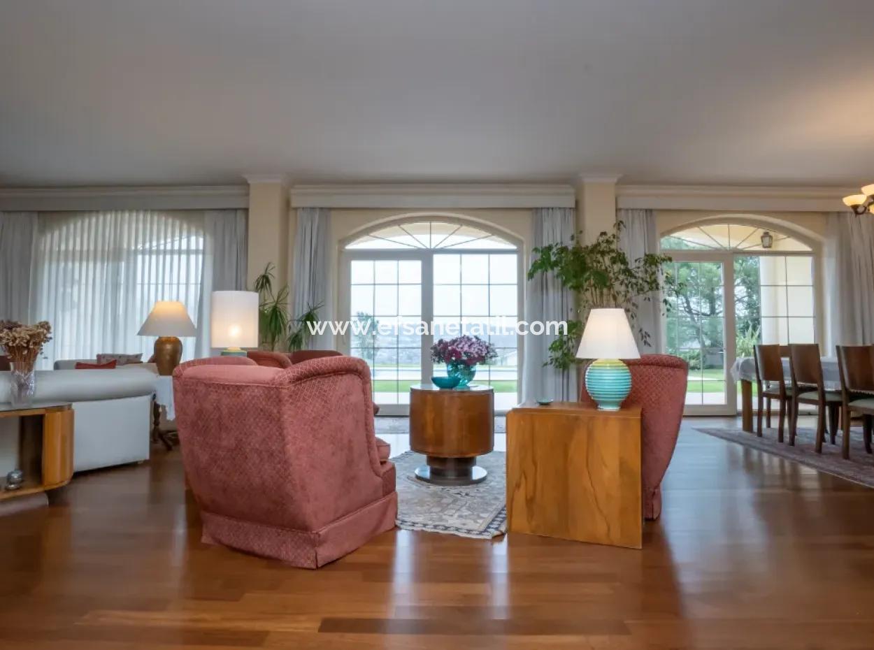 7 In 1 Detached Luxury House On A 2300 M2 Plot For Sale In Zekeriyaköy, Istanbul