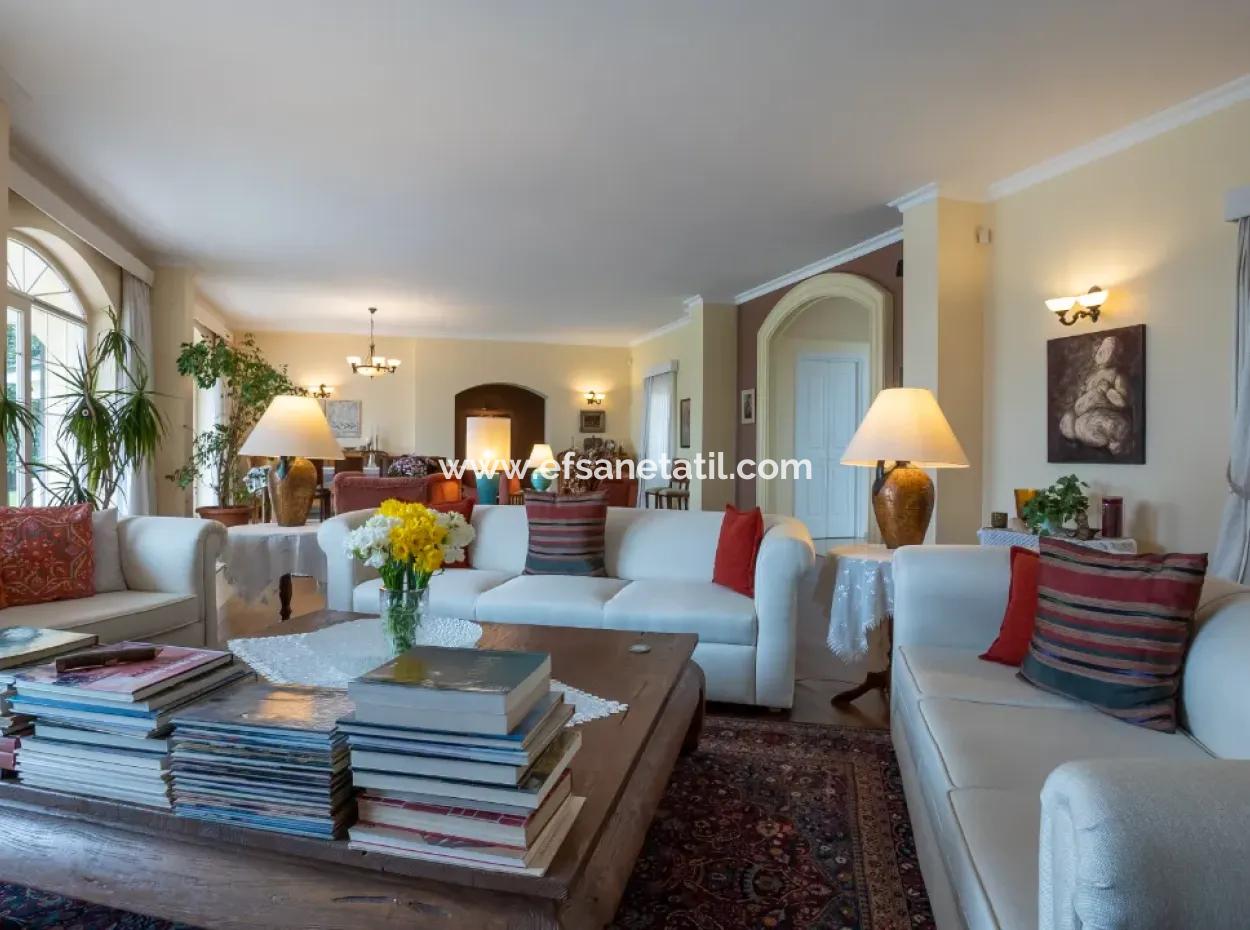 7 In 1 Detached Luxury House On A 2300 M2 Plot For Sale In Zekeriyaköy, Istanbul