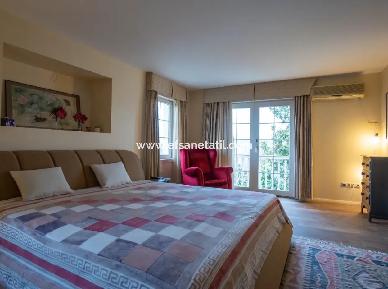 7 In 1 Detached Luxury House On A 2300 M2 Plot For Sale In Zekeriyaköy, Istanbul