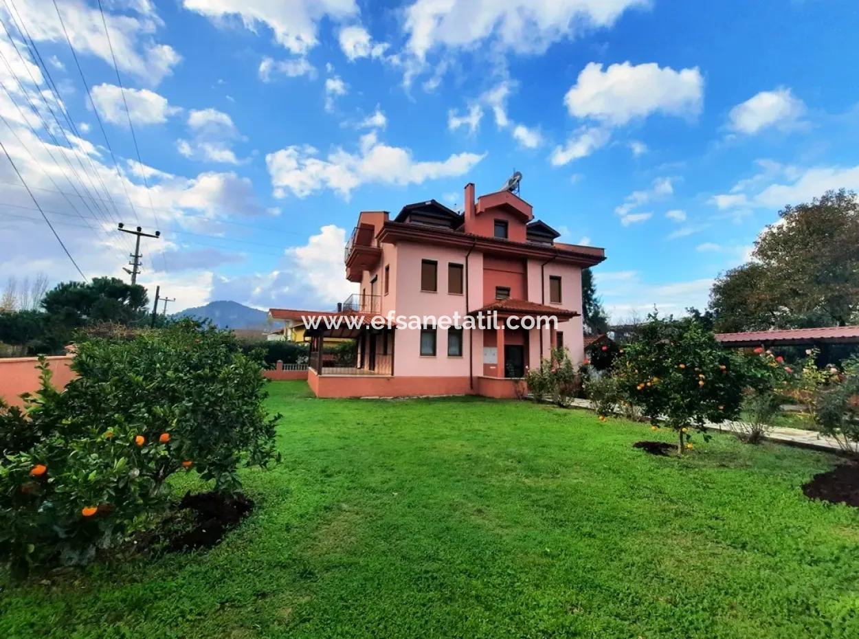 Muğla Ortaca Dalyanda Satılık 3 Katlı Müstakil Ev