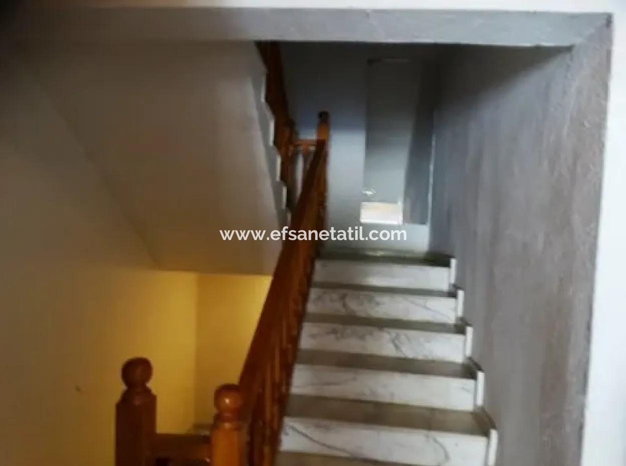 Köyceğiz Merkezde 717 M2 Arsada 6 Daireli Bina Komple Satılık