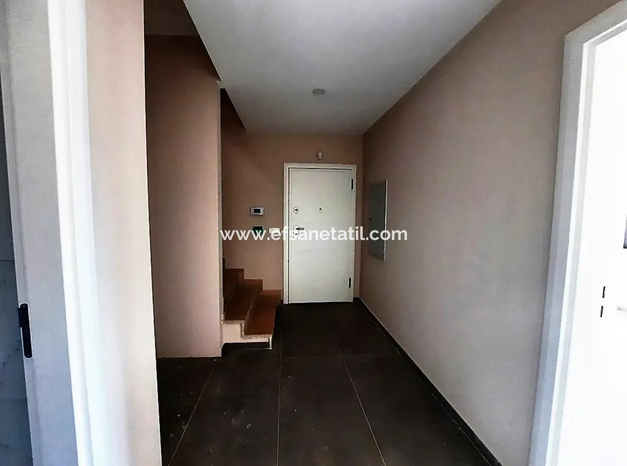 Marmaris Merkezde Ortak Yüzme Havuzlu 3+1 Sıfır Dubleks Satılık