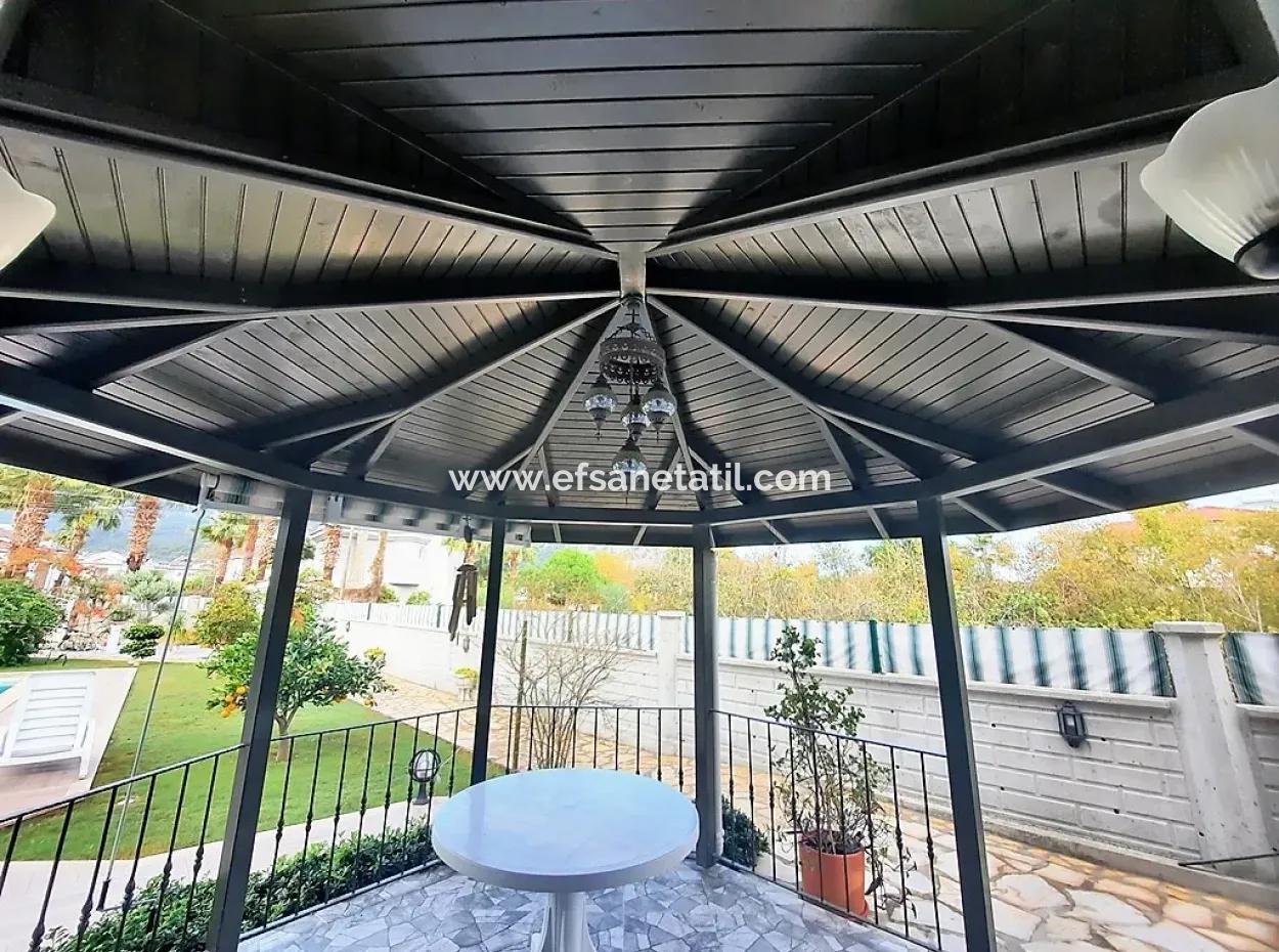 Muğla Dalyanda 845 M2 Arsada 6+2 Yüzme Havuzlu 2 Villa Satılık