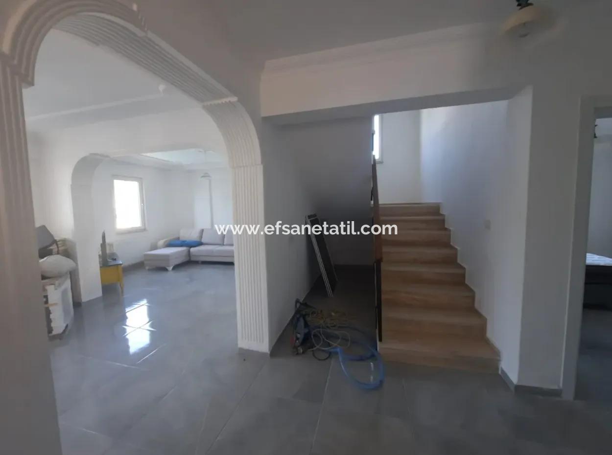 Köyceğizde Göle Yakın Yüzme Havuzlu 7+1 Müstakil Tripleks Satılık