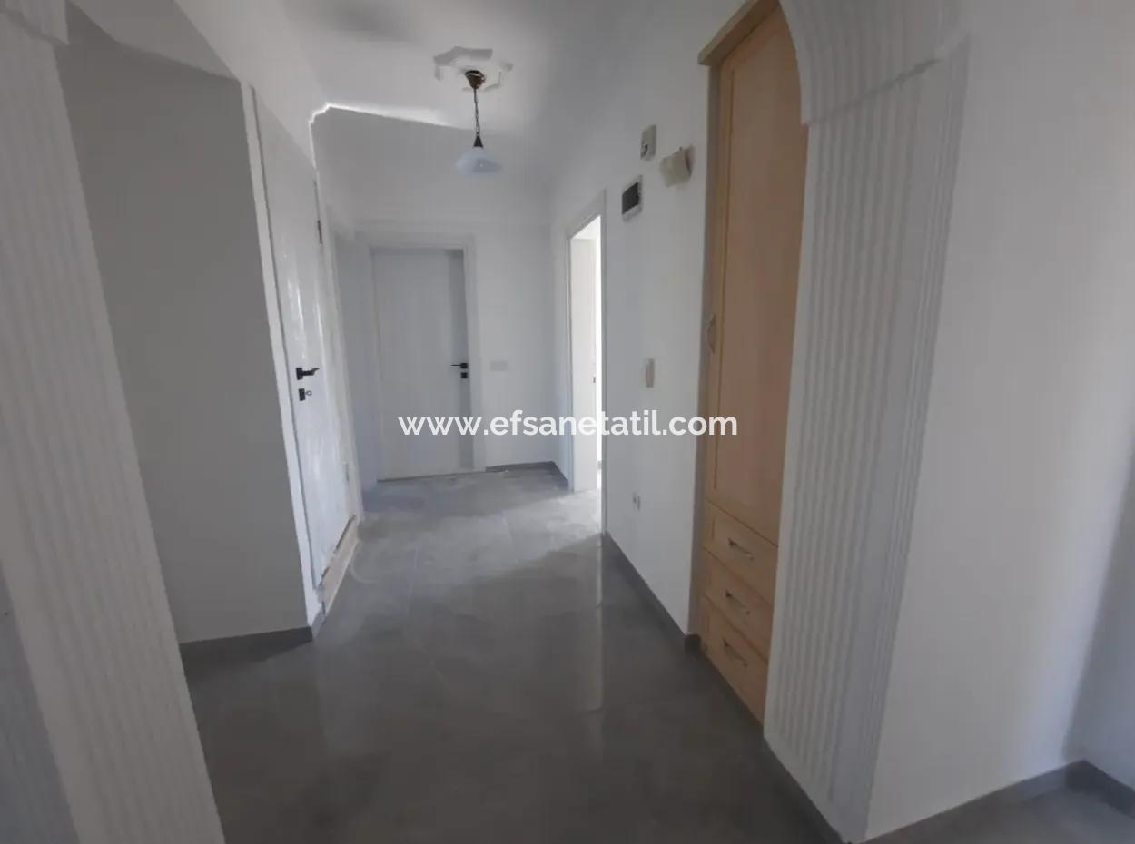 Köyceğizde Göle Yakın Yüzme Havuzlu 7+1 Müstakil Tripleks Satılık