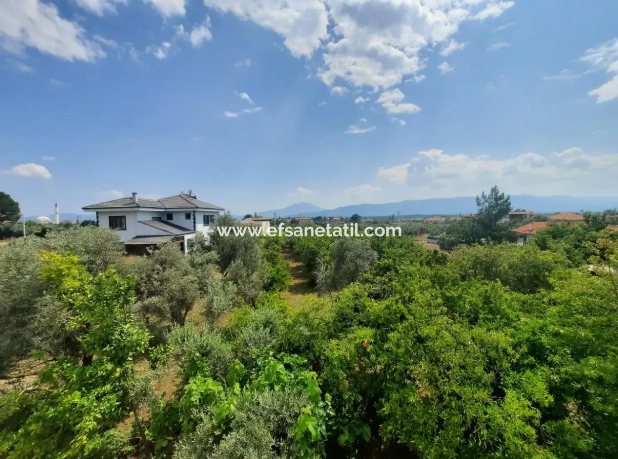 Köyceğiz Toparlarda Göl Manzaralı 2 100 M2 İmarlı Arsa Ve 2 Ev Satılık