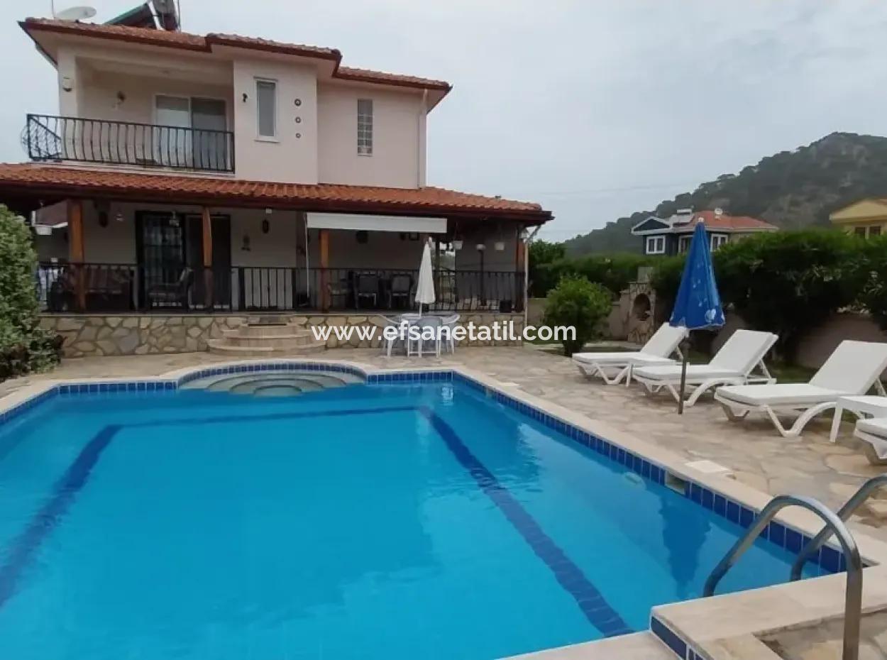Muğla Dalyanda 580 M2 Müstakil Arsada, Yüzme Havuzlu 3+1 Villa Satılık