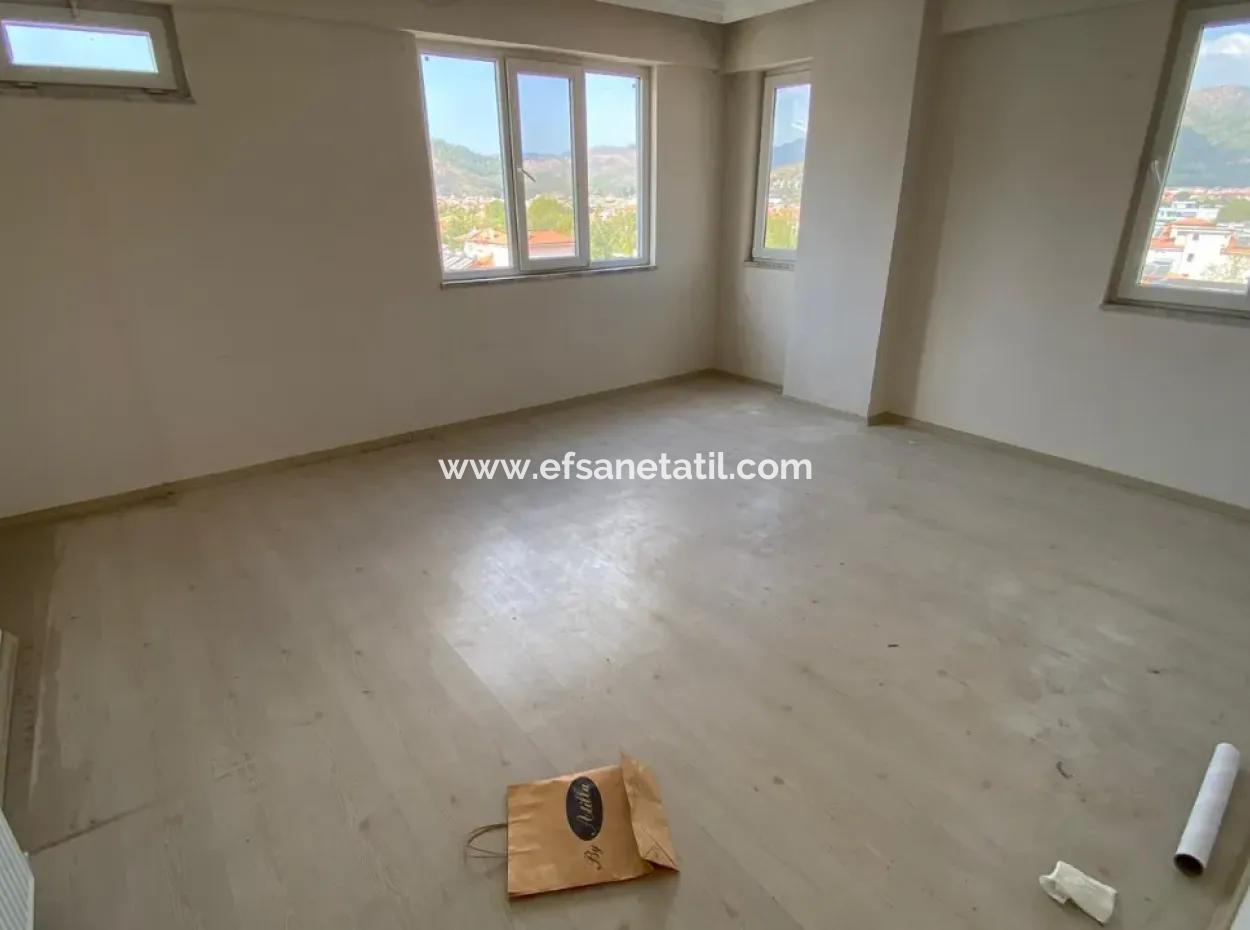 Ortaca Merkezde Satılık 3+1 165M2 Kaloriferli Daire.