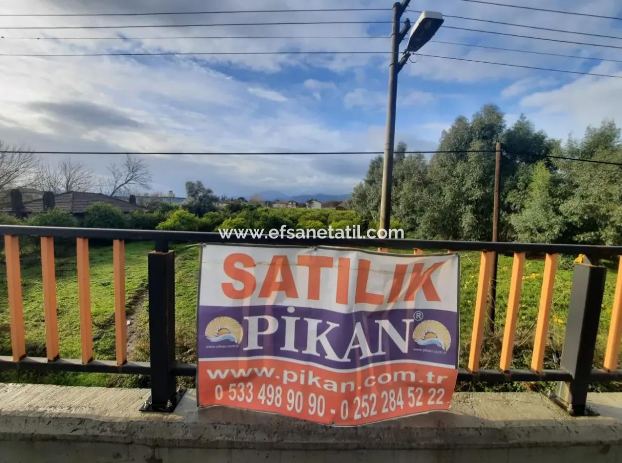 Köyceğiz Toparlar’da Ana Yola Cepheli 2.800 M² Ticari/Konut İmarlı Arsa Satılık