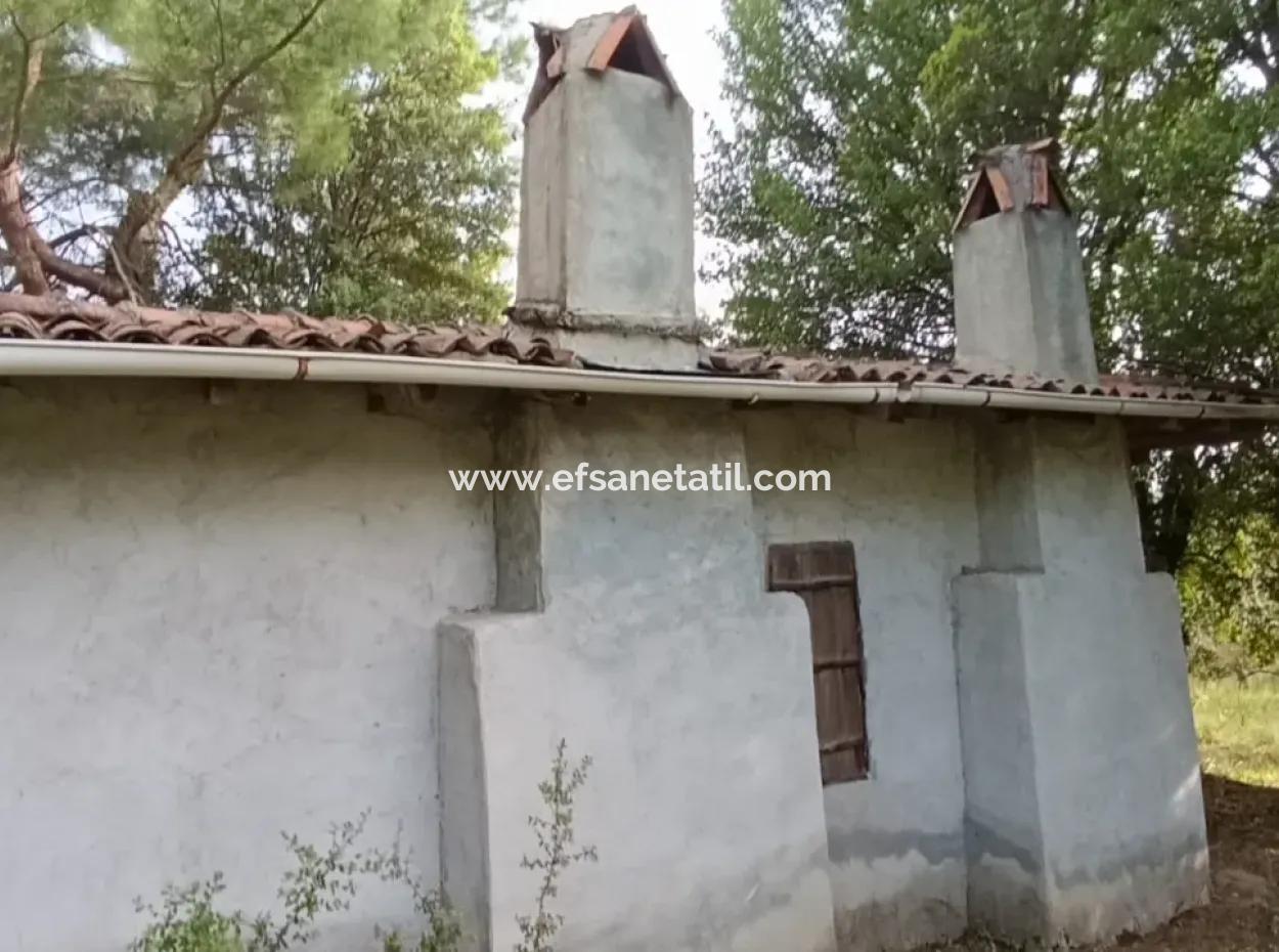 Muğla Menteşe Yaraş'ta Köy İçinde İmarlı 1228 M2 Arsa Ve Kargır Ev Satılık.   