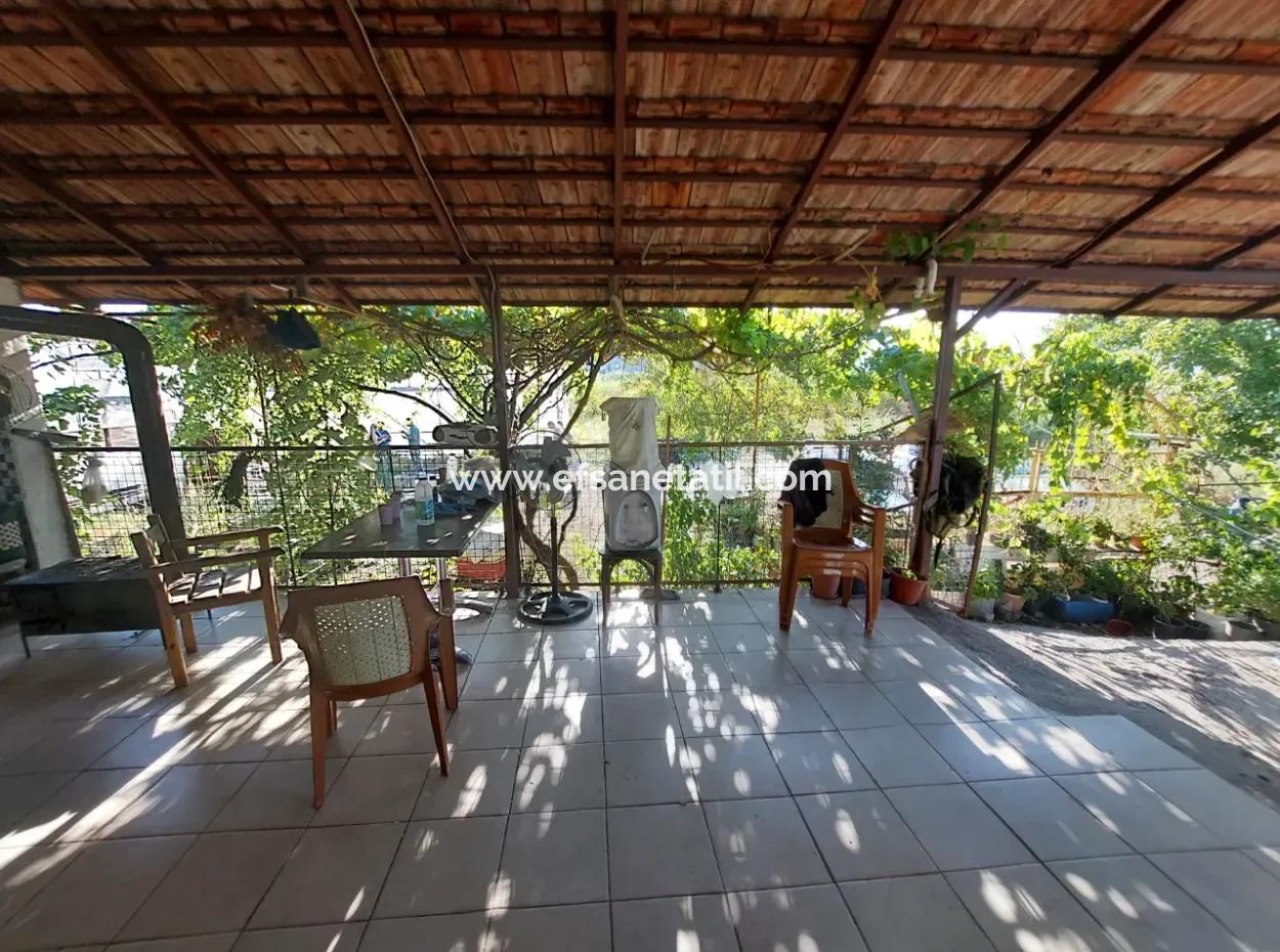 Ortaca Eskiköy’de 5.850 M² Göl Manzaralı Arazi Ve Köy Evi Satılık