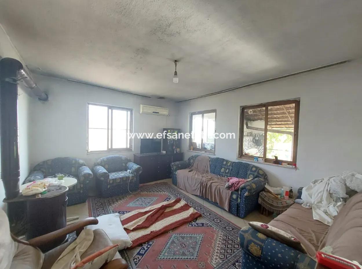 Ortaca Eskiköy’de 5.850 M² Göl Manzaralı Arazi Ve Köy Evi Satılık