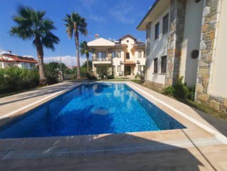 Muğla Dalyanda 2+1 Yüzme Havuzlu Eşyalı Daire 1 Yıllık Kiralık