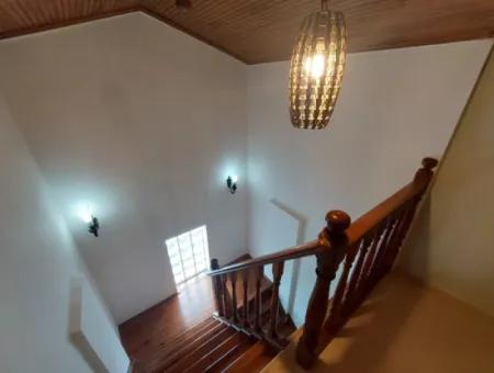 Muğla Dalyan'da 200 M2 5+1  Eşyalı  Lüks  Tripleks Villa Satılık.