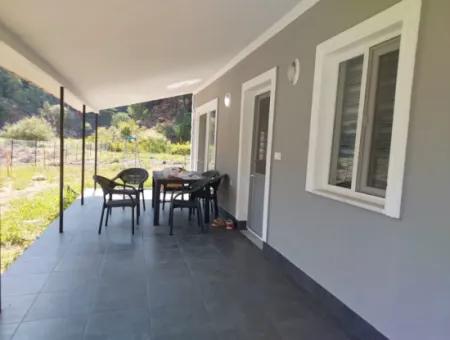 Muğla Dalyan’da Doğayla İç İçe 1.000 M² Arsa İçinde 3+1 Müstakil Tek Katlı Eşyalı Kiralık Ev
