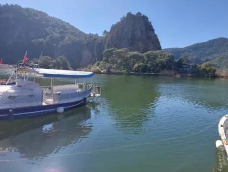 Muğla Dalyanda Kanala Sıfır Müstakil 5.000 M2 Ve  250 M2 İnşaat Hakkı Olan  Arazi Satılık