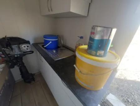 Muğla Ortaca Dalyan’da Kanal Kenarında Tekne Bağlama Yeri Olan Konteyner – Satılık